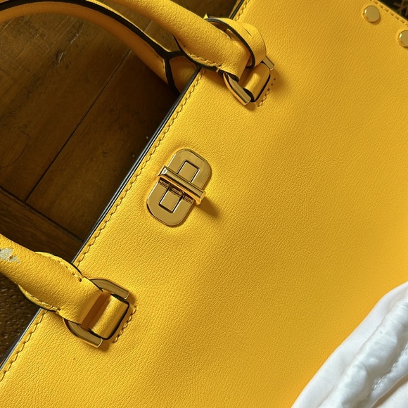 MK bag great for spring/summer - Picture 11 of 12